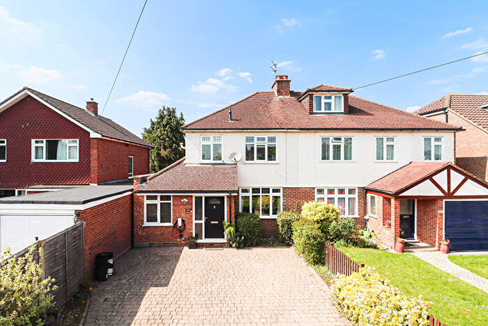 4 Bedroom Semi-Detached House For Sale In Watford Road, Chiswell Green, St Albans, AL2