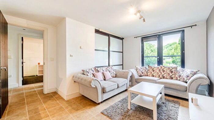 2 Bedroom Flat For Sale In Lindley, Huddersfield, HD3