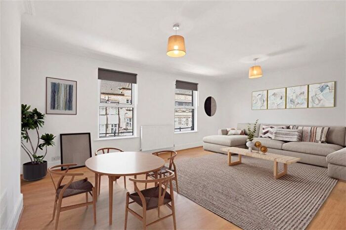 2 Bedroom Flat To Rent In Gleneldon Mews, London, SW16