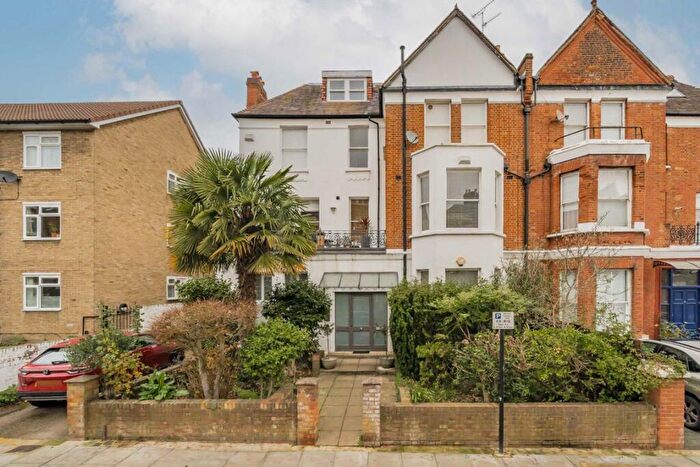 2 Bedroom Flat For Sale In Cleve Road, West Hampstead, NW6