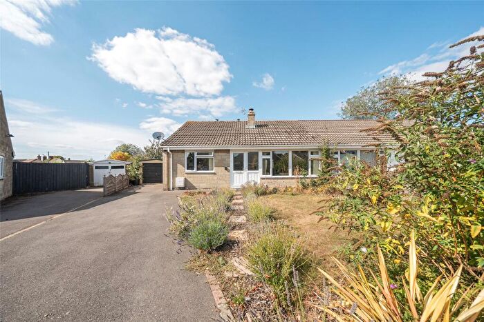 3 Bedroom Bungalow For Sale In Cleevecroft Avenue, Bishops Cleeve, Cheltenham, Gloucestershire, GL52