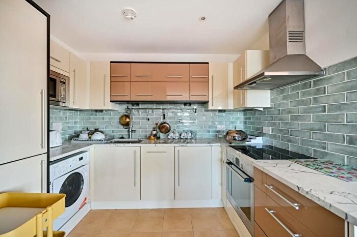 2 Bedroom Flat To Rent In Richmond Road, Kingston, Kingston Upon Thames, KT2