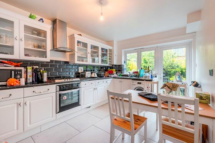 4 Bedroom Town House To Rent In Rochelle Close, London, SW11