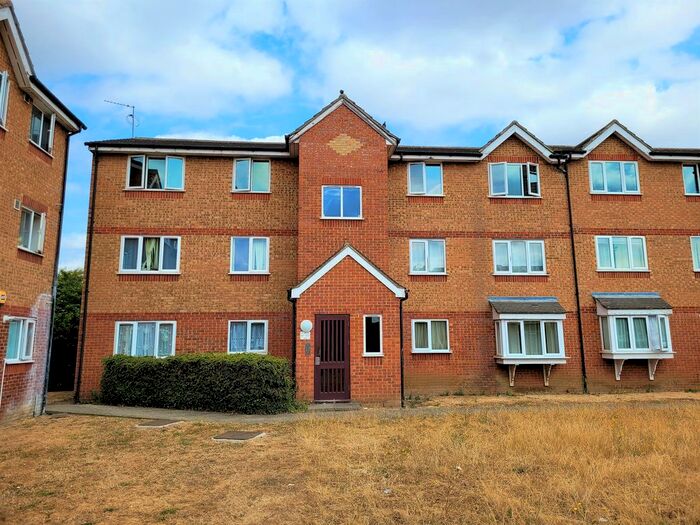 1 Bedroom Flat To Rent In Express Drive, Goodmayes, IG3