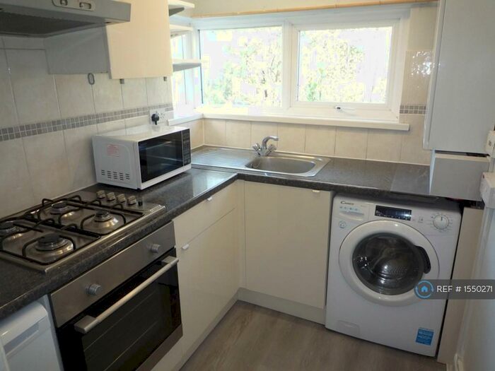 2 Bedroom Maisonette To Rent In Deer Park Gardens, Mitcham, CR4