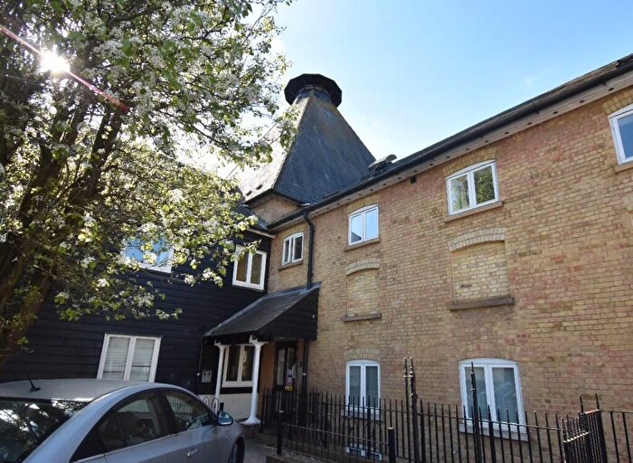 1 Bedroom Flat To Rent In Priory Street, Hertford, Hertfordshire, SG14