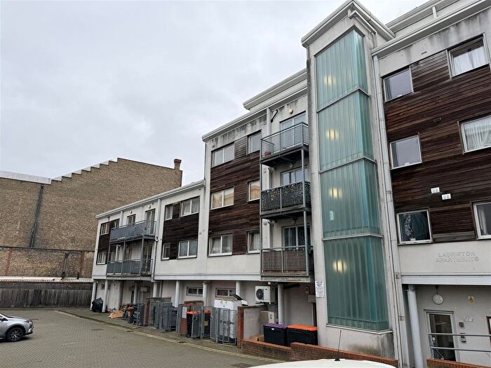 2 Bedroom Flat To Rent In Ambleside Close, London, N17