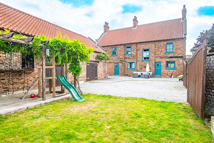 6 Bedroom Detached House For Sale In Main Street, Hemingbrough, North Yorkshire, YO8