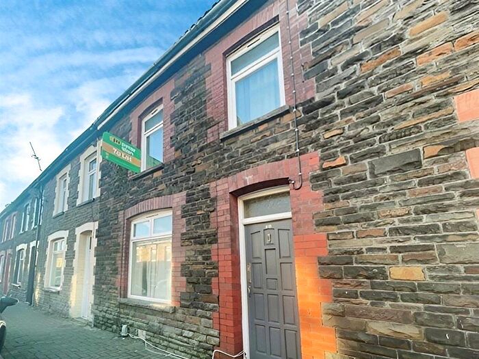 4 Bedroom House To Rent In Queen Street, Pontypridd, CF37