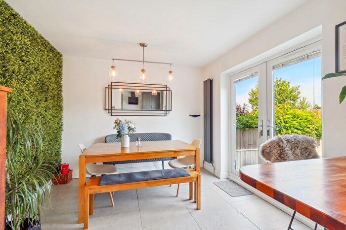 4 Bedroom Detached House For Sale In Glyders, South Benfleet, SS7