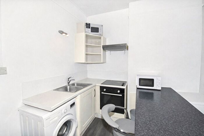 1 Bedroom Flat To Rent In Beacon Road, Bodmin, PL31