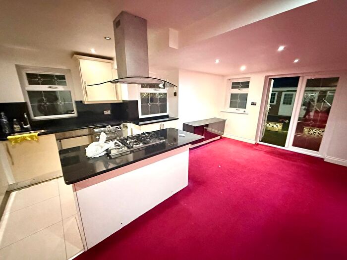 4 Bedroom Semi-Detached House To Rent In Raynton Drive, Hayes, UB4