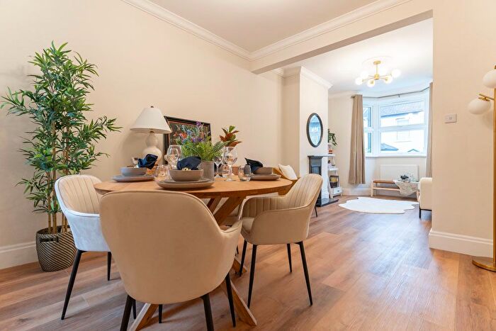 3 Bedroom Terraced House For Sale In Smeaton Road, Woodford Green, IG8