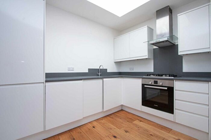 2 Bedroom Flat To Rent In Brockwell Passage, Herne Hill, SE24