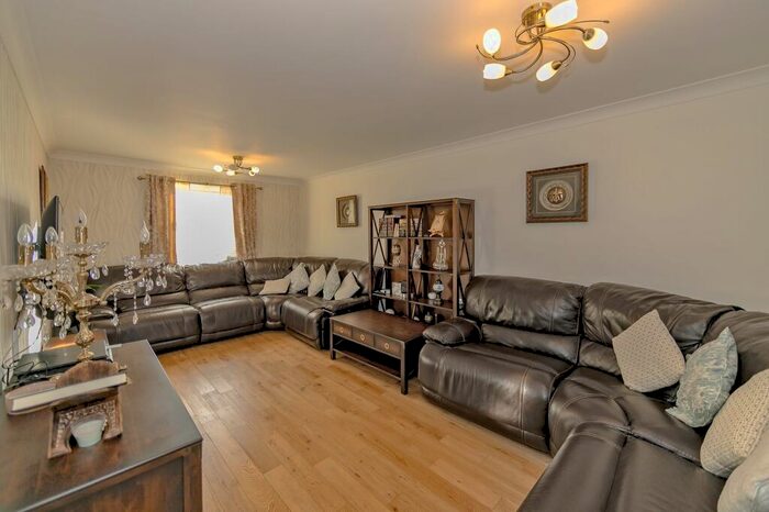 5 Bedroom Town House For Sale In Frampton Grove, Westcroft, MK4