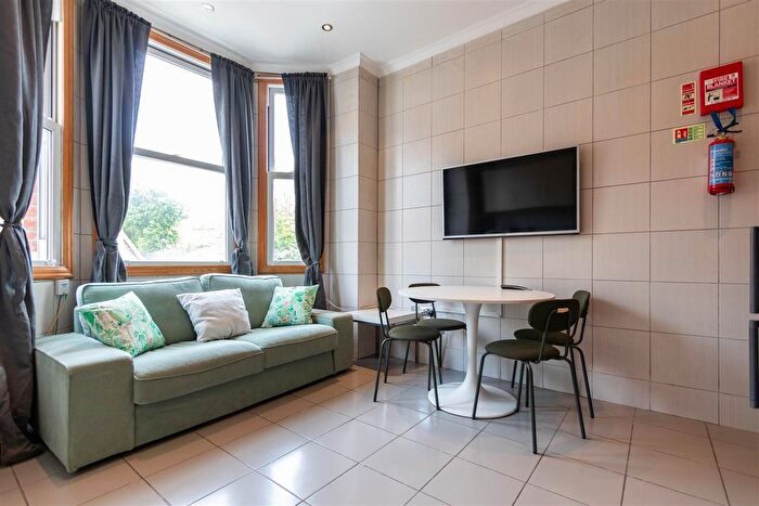 2 Bedroom Flat To Rent In Mazenod Avenue, West Hampstead, NW6