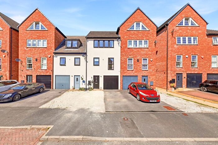 5 Bedroom Town House For Sale In Madison Walk, Ackworth, WF7