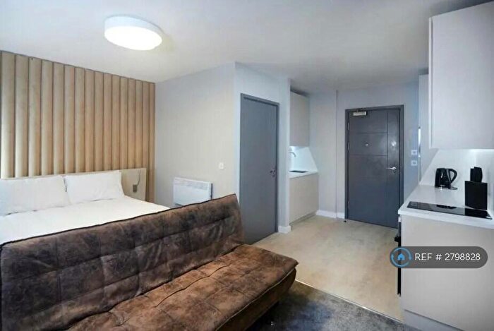 1 Bedroom Flat To Rent In Churchill Way, Macclesfield, SK11