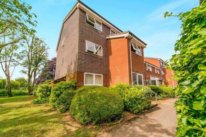 1 Bedroom Apartment To Rent In Crendon Court, Caversham, RG4