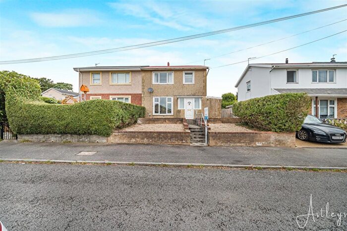 3 Bedroom Semi-Detached House For Sale In Sycamore Road, West Cross, Swansea, SA3