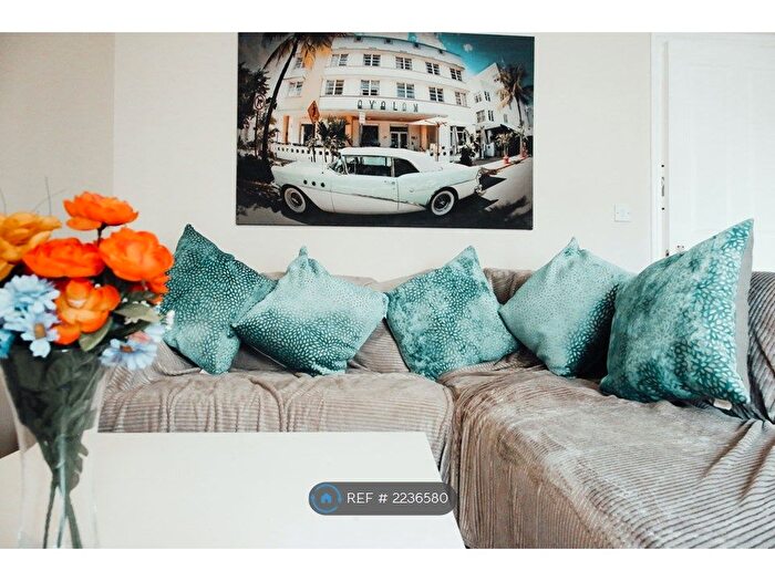 2 Bedroom Flat To Rent In Tavistock Close, Leeds, LS12