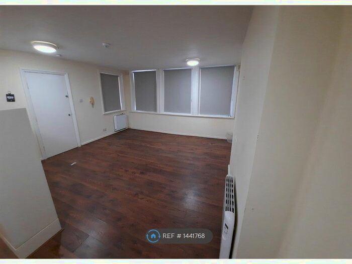 Studio To Rent In Hornsey Lane, London, N6