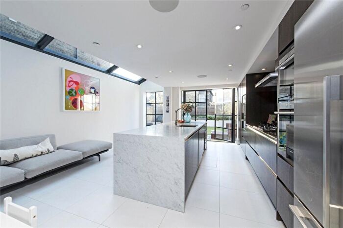 5 Bedroom House To Rent In Kelmscott Road, SW11