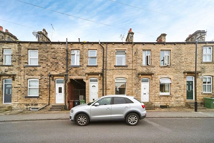 1 Bedroom Terraced House For Sale In Burton Street, Farsley, Pudsey, LS28