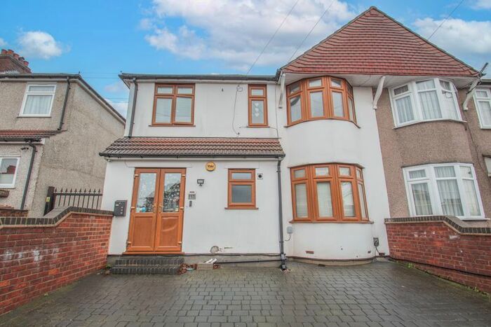 4 Bedroom End Of Terrace House To Rent In Yorkland Avenue, Welling, DA16