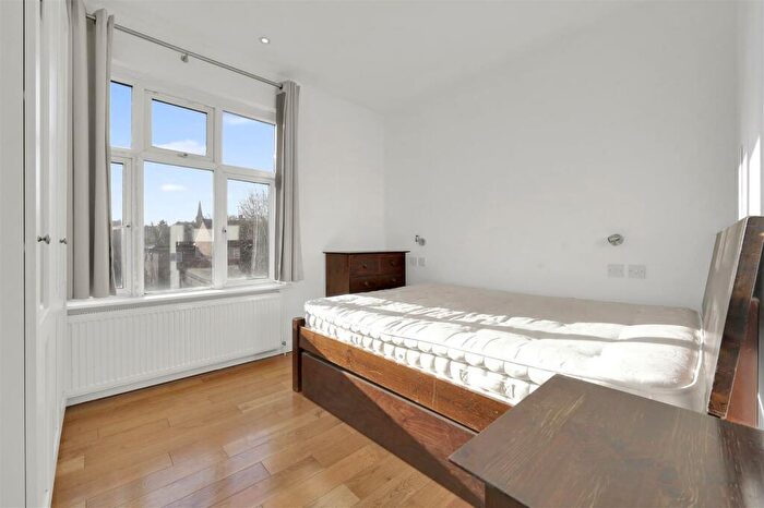 2 Bedroom Flat To Rent In Chatsworth Road, London, NW2