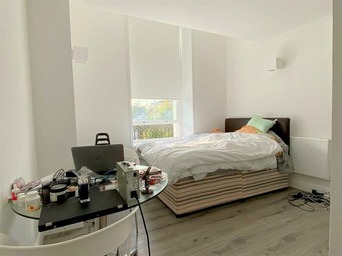 Studio To Rent In Buckingham Place, BN1