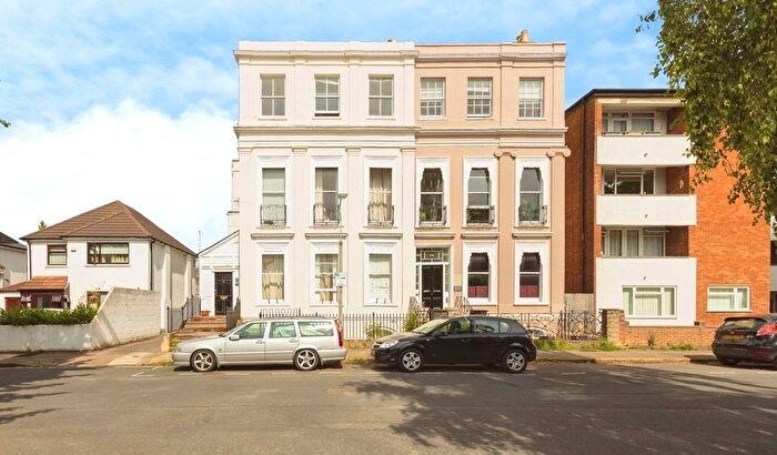 1 Bedroom Flat For Sale In Priory Street, Cheltenham, Gloucestershire, GL52