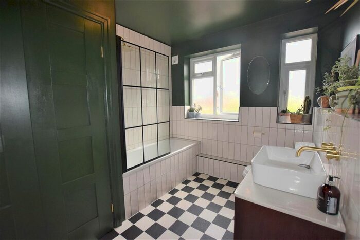 3 Bedroom Flat To Rent In Wilmslow Road, Didsbury, Manchester, M20