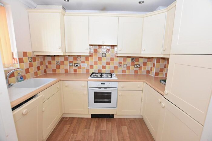 2 Bedroom Apartment To Rent In Ashley House, Vista Road, CO15