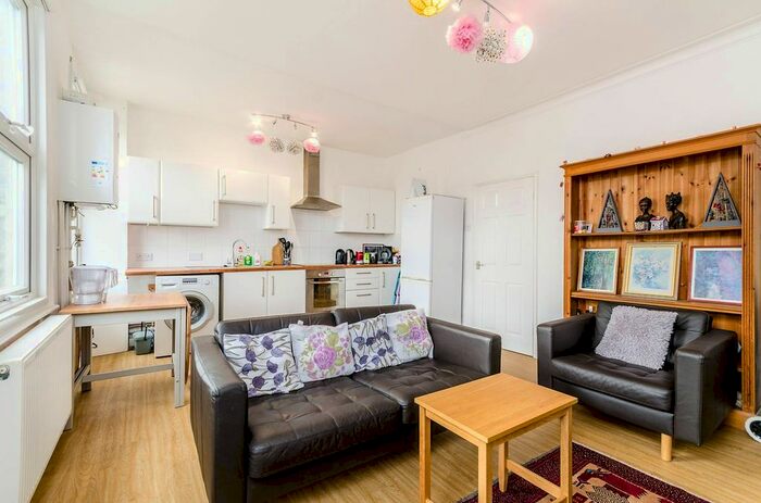 3 Bedroom Flat To Rent In Morley Road, Lewisham, London, SE13