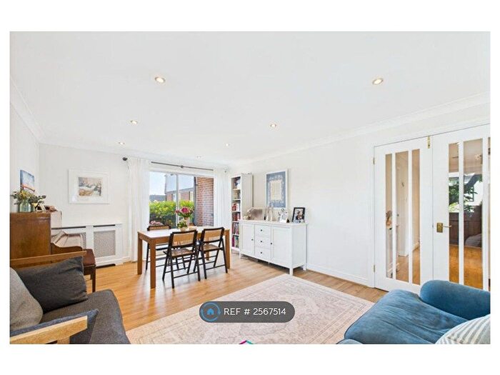 2 Bedroom Flat To Rent In Normandy House, London, NW4