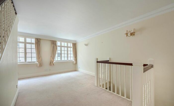 2 Bedroom Property To Rent In St. George's Square Mews, London, SW1V