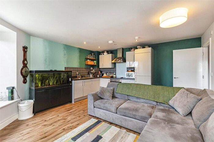 2 Bedroom Flat For Sale In Elmtree Way, Kingswood, Bristol, BS15