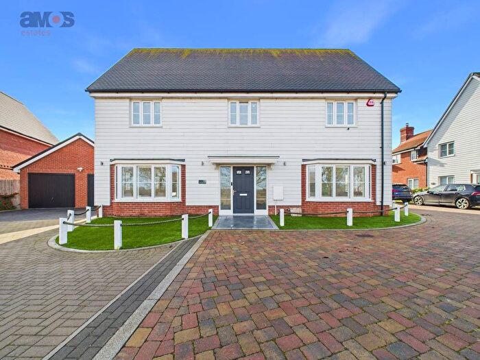 5 Bedroom Detached House For Sale In Alice Gardens, Rochford, Essex, SS4