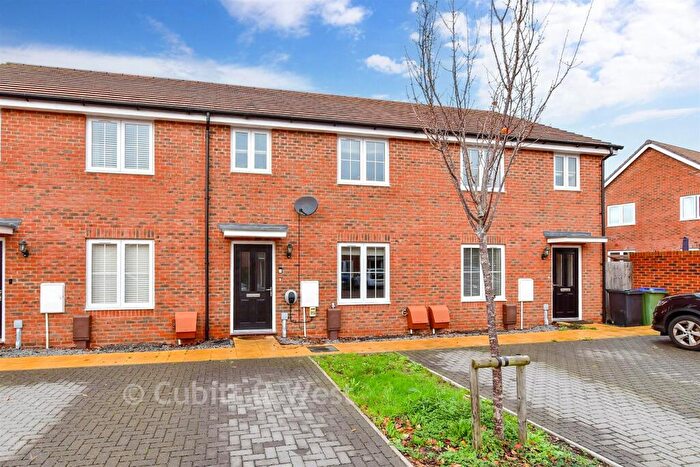 3 Bedroom Terraced House For Sale In Legg Vale, Chichester, West Sussex, PO20