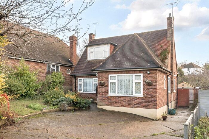 3 Bedroom Detached House For Sale In Row Hill, Addlestone, Surrey, KT15
