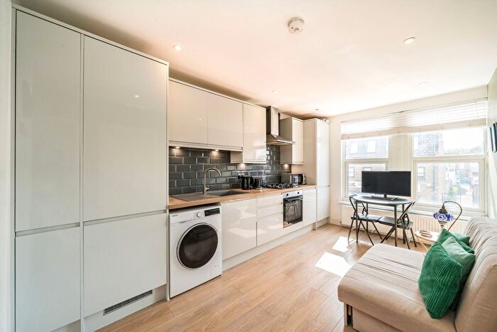 1 Bedroom Flat To Rent In High Street Colliers Wood, Tooting, SW19