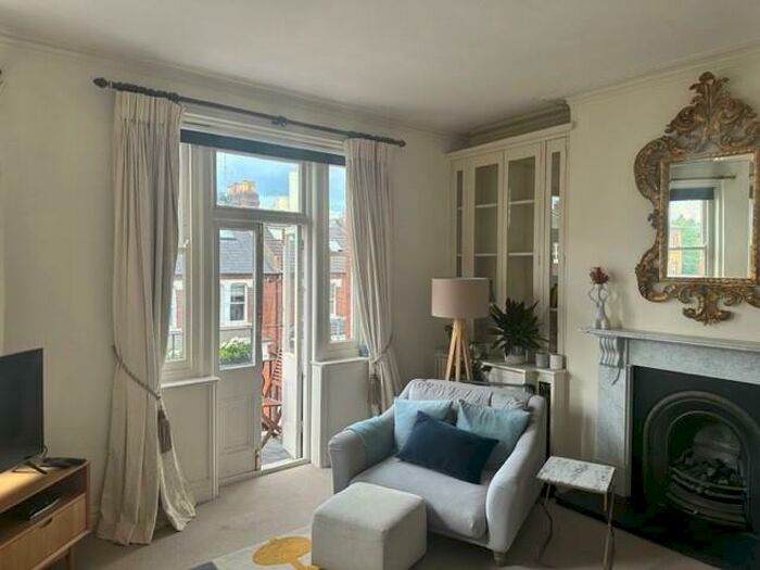 2 Bedroom Flat To Rent In Albert Palace Mansions, Lurline Gardens, London, SW11
