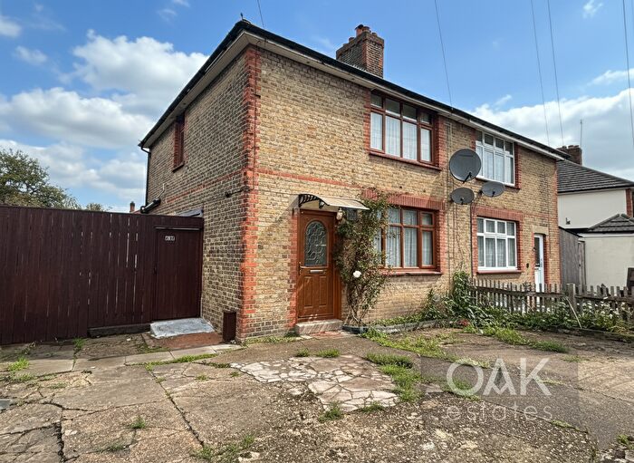 3 Bedroom Semi-detached House For Sale In Brookfield Road, London, N9