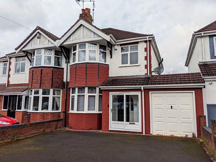 3 Bedroom Semi Detached House To Rent In Goodrest Avenue, Halesowen, West Midlands, B62