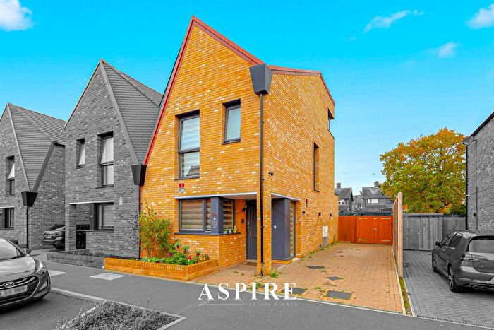 4 Bedroom Semi Detached House To Rent In Cheshire Walk, Basildon, SS14