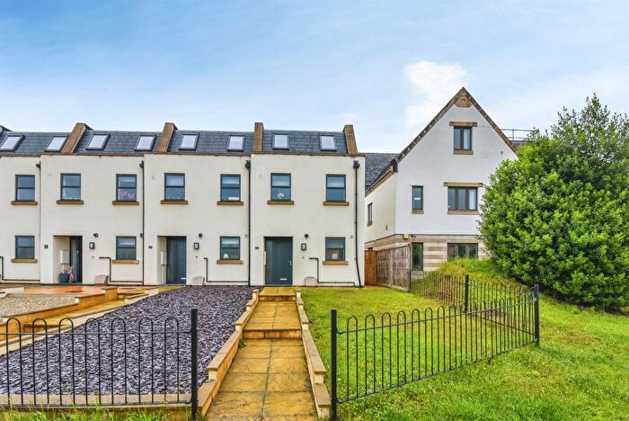 3 Bedroom End Of Terrace House For Sale In Avenue La Fleche, Chippenham, SN15