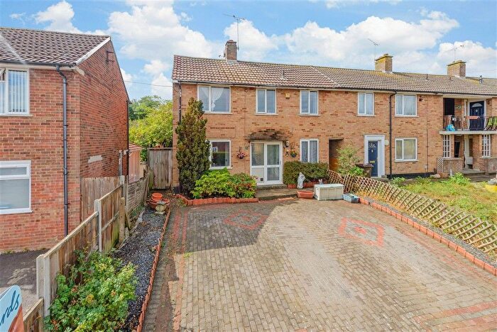 3 Bedroom End Of Terrace House For Sale In Brabourne Avenue, Twydall, Gillingham, Kent, ME8