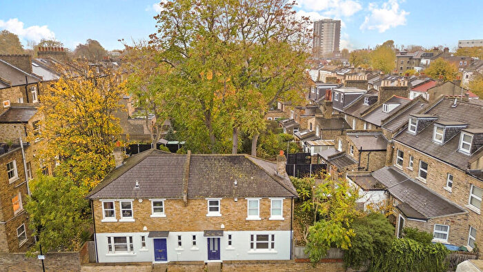 3 Bedroom Semi Detached House For Sale In Rendlesham Road, London, E5