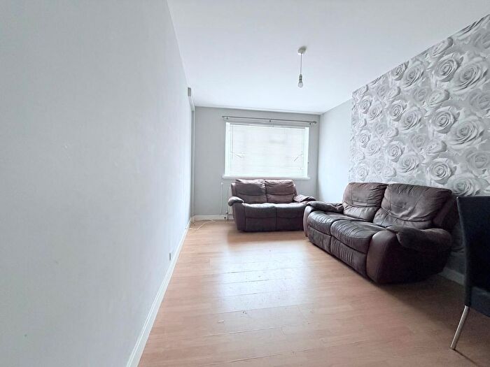 3 Bedroom Flat For Sale In Victoria Road, Ruislip, HA4